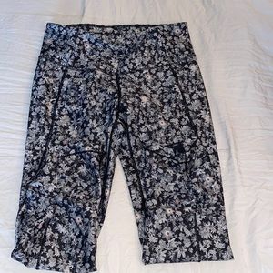 FLORAL ATHLETIC LEGGINGS W ZIPPER POCKET WAISTBAND